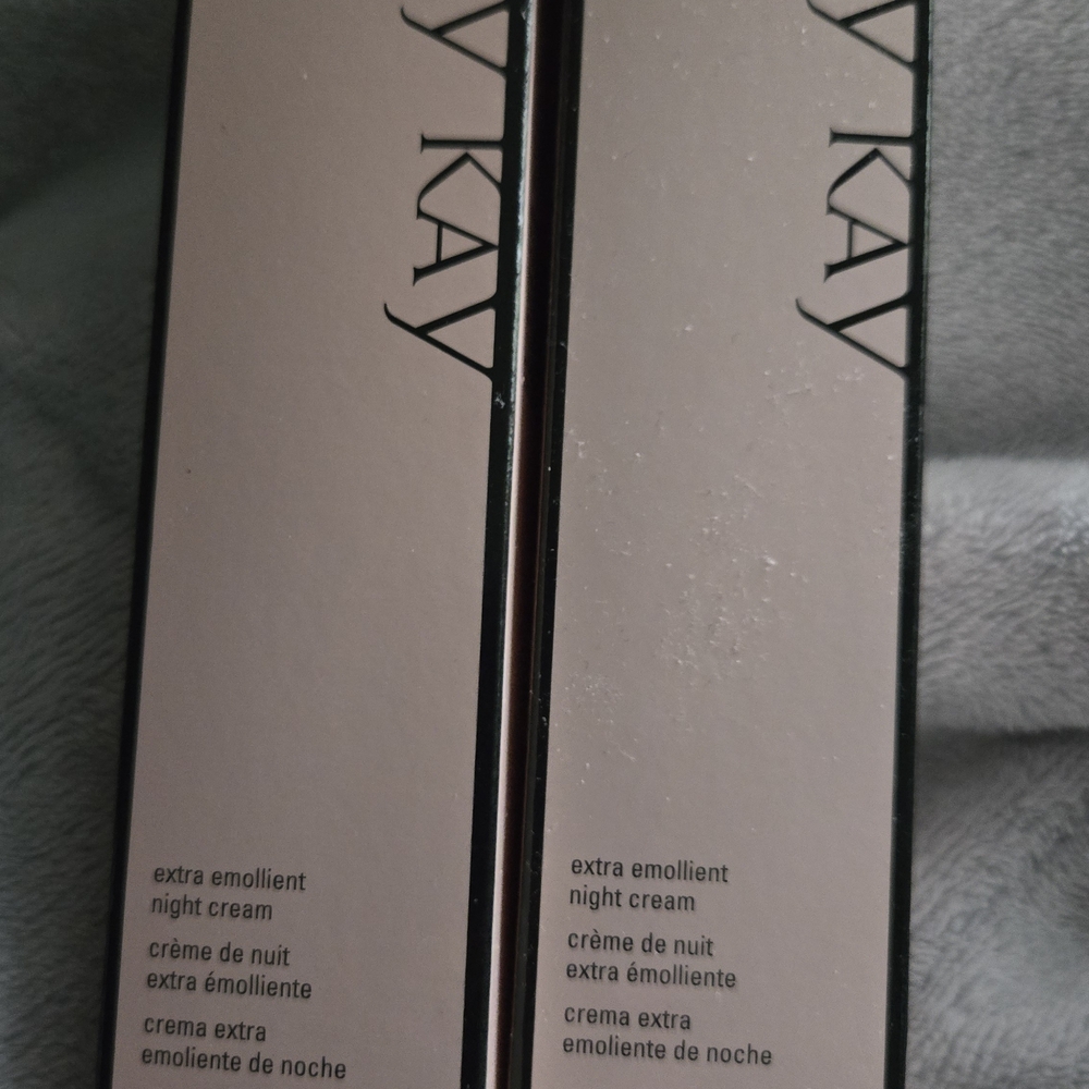 Mary Kay Extra Emollient Night Cream - Black and Pink Box